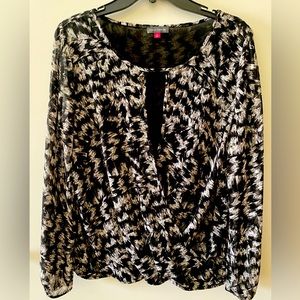 VINCE CAMUTO Women’s Long Sleeves Faux-Wrapped Printed Tops